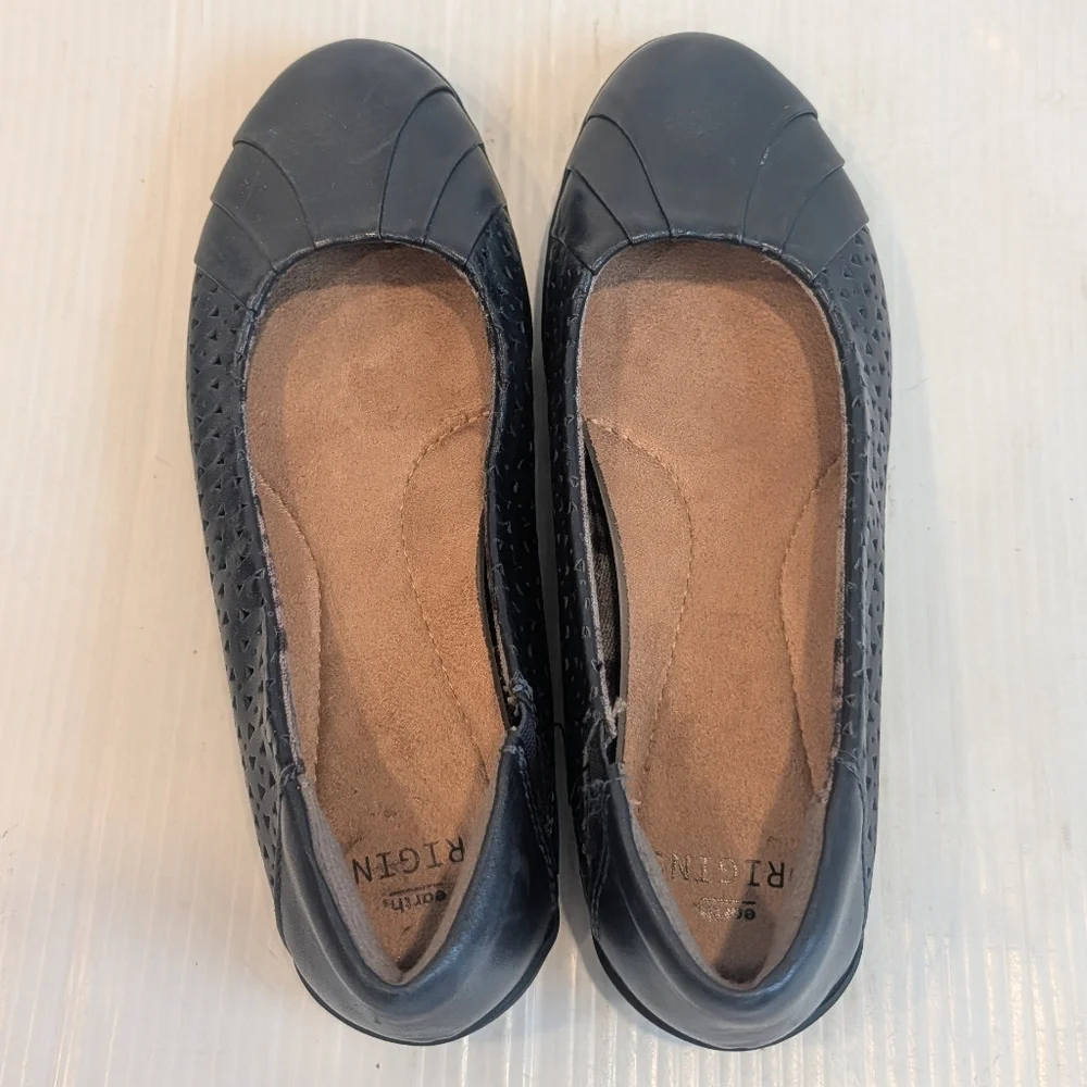 EARTH Fiona Navy Blue Leather Women's Flats Size 7 Narrow